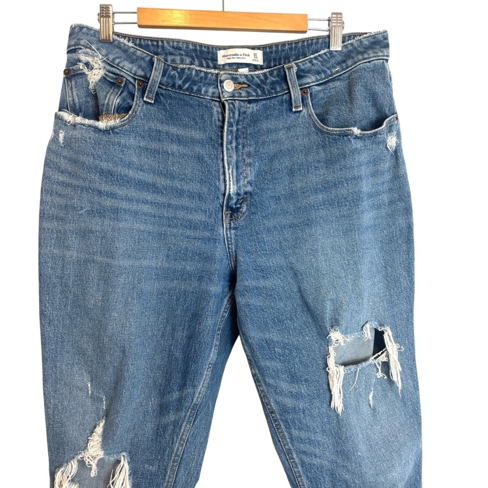 Abercrombie & Fitch Curve Love High Rise Mom Jean Distressed  Cropped Size 14 - Picture 2 of 7